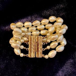 Vintage Carolee Pearl Four Strand Cream Colored Bracelet